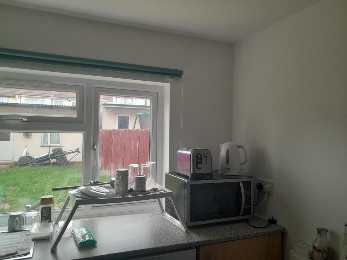 Lovely 1-Bed Studio In London Διαμέρισμα Εξωτερικό φωτογραφία