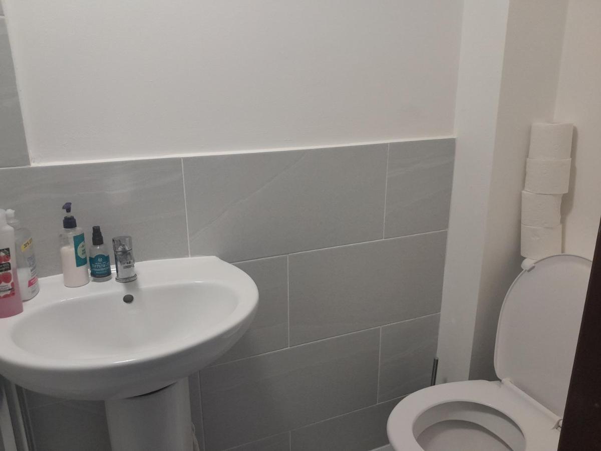 Lovely 1-Bed Studio In London Διαμέρισμα Εξωτερικό φωτογραφία