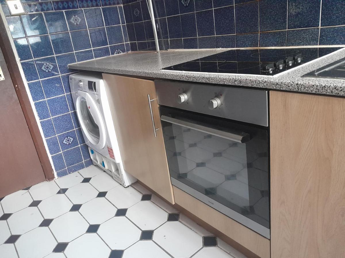 Lovely 1-Bed Studio In London Διαμέρισμα Εξωτερικό φωτογραφία