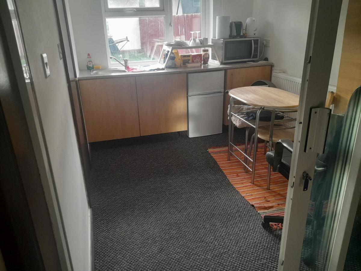 Lovely 1-Bed Studio In London Διαμέρισμα Εξωτερικό φωτογραφία